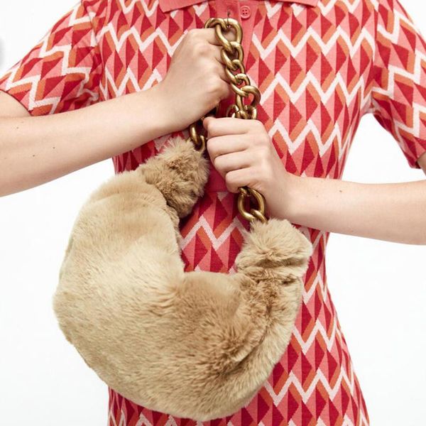 evening bags fashion thick metal chains plush women shoulder designer brands handbags luxury fluffy faux fur large tote warm winter 2021
evening bags fashion thick metal chains plush women shoulder designer brands handbags luxury fluffy faux fur large tote warm winter 2021