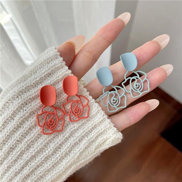 stud metal hollow out the rose earrings small pure and fresh sweet elegant fashion girl gift accessories, Golden;silver
stud metal hollow out the rose earrings small pure and fresh sweet elegant fashion girl gift accessories, Golden;silver