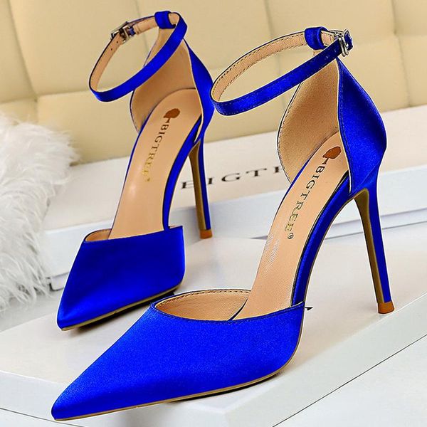 dress shoes hollow out woman pumps high heels party silk ladies pointed toe heeled 2021 female, Black
dress shoes hollow out woman pumps high heels party silk ladies pointed toe heeled 2021 female, Black