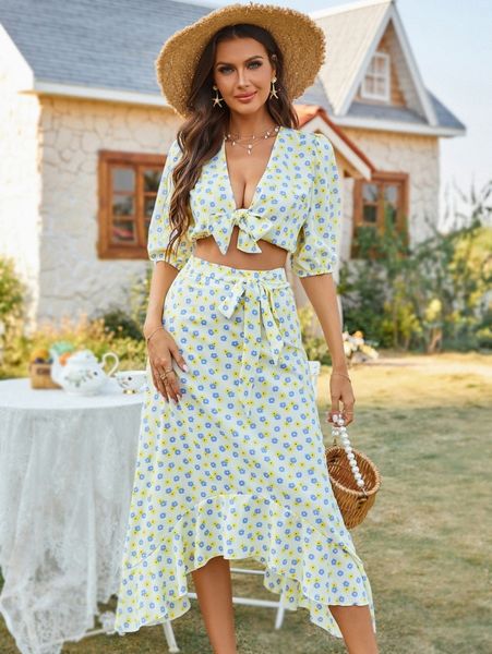 ditsy floral crop & asymmetrical ruffle hem knot front skirt e12x#, White
ditsy floral crop & asymmetrical ruffle hem knot front skirt e12x#, White