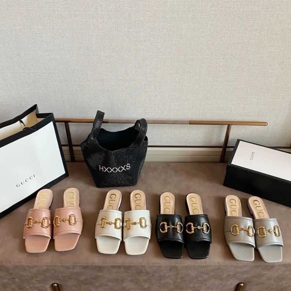 2021 new horse clasp open toe one-piece slippers wear g family casual versatile flat bottom sandals size 34-42 female zlh, Black
2021 new horse clasp open toe one-piece slippers wear g family casual versatile flat bottom sandals size 34-42 female zlh, Black