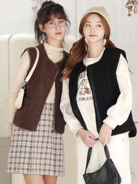 2021 winter short lamb plush vest women's korean fur all-in-one loose waistcoat, Black;white
2021 winter short lamb plush vest women's korean fur all-in-one loose waistcoat, Black;white