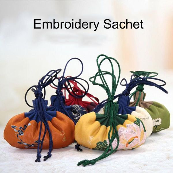 fragrance lamps wormwood sachet tassel chinese style ancient landscape painting silk coin purse with box gift
fragrance lamps wormwood sachet tassel chinese style ancient landscape painting silk coin purse with box gift