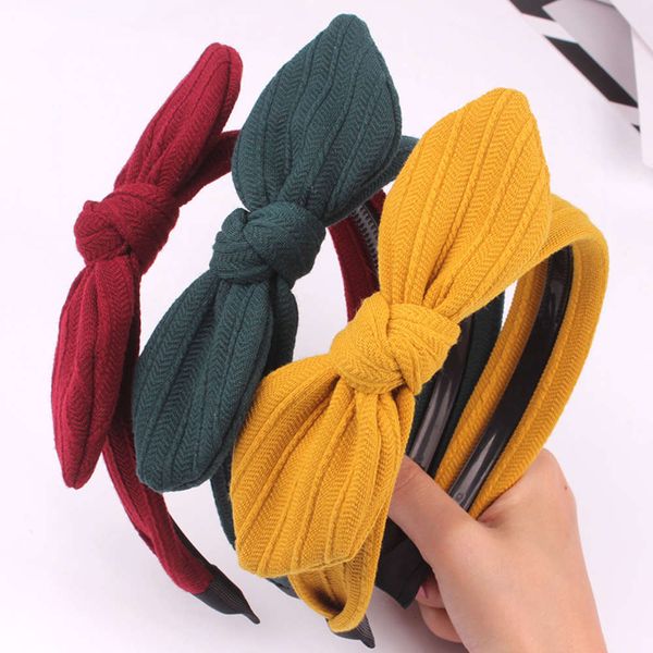 wide edge high-grade color striped ears butterfly knot toothed hoop pressure, Black;brown
wide edge high-grade color striped ears butterfly knot toothed hoop pressure, Black;brown