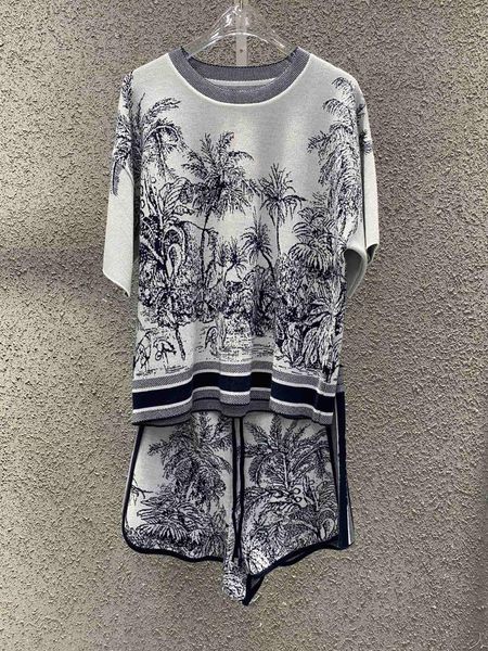 women's tracksuits shorts set women autumn 2021 o-neck short sleeve wool with waist coconut tree print, Gray
women's tracksuits shorts set women autumn 2021 o-neck short sleeve wool with waist coconut tree print, Gray
