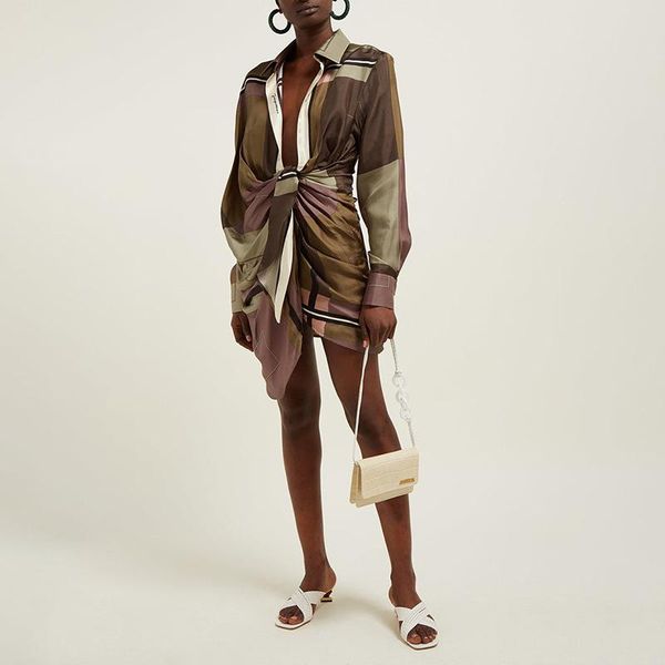 casual dresses 2021 autumn half-open collar geometric pattern printed dress women's fashion deep v bag hip knot asymmetric shirt skirt b, Black;gray
casual dresses 2021 autumn half-open collar geometric pattern printed dress women's fashion deep v bag hip knot asymmetric shirt skirt b, Black;gray