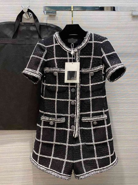 women's jackets jackets runway design playsuits women o-neck short sleeve single breasted black plaid tweed retro overall high-end slim, Black;brown
women's jackets jackets runway design playsuits women o-neck short sleeve single breasted black plaid tweed retro overall high-end slim, Black;brown