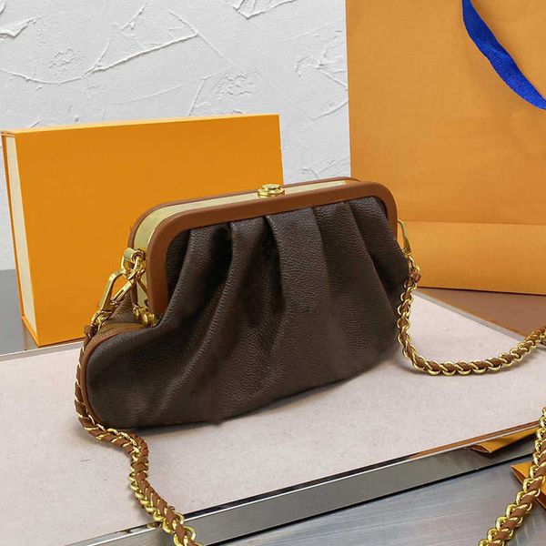 designer luxury bag chain crossbody bag women fashion handbag purses cloud shape clutch genuine leather hand bags classi women's leathe, Red;black
designer luxury bag chain crossbody bag women fashion handbag purses cloud shape clutch genuine leather hand bags classi women's leathe, Red;black
