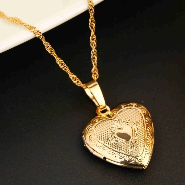 women's heart-shaped pendant necklace, gold, beautiful fashion jewelry, Silver
women's heart-shaped pendant necklace, gold, beautiful fashion jewelry, Silver