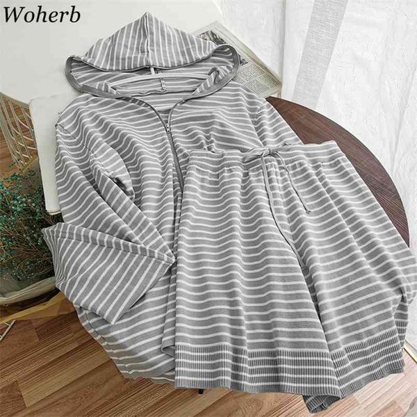 fashion women striped two pieces set knitted zipper cardigan elastic high waist knee length half pant female tracksuit 210519, White
fashion women striped two pieces set knitted zipper cardigan elastic high waist knee length half pant female tracksuit 210519, White