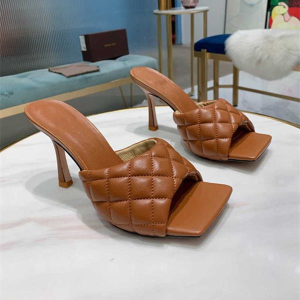fashion designer's leisure business style women's sandals and slippers are made of imported high-grade cow leather, clean elegant,, Black
fashion designer's leisure business style women's sandals and slippers are made of imported high-grade cow leather, clean elegant,, Black