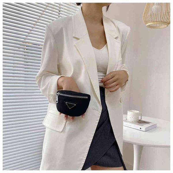 2021 new fashion women's wrist bag, black, made of oxford cloth, zipper opening, size 14cm 10cm 4cm, can accommodate mobile phones, car
2021 new fashion women's wrist bag, black, made of oxford cloth, zipper opening, size 14cm 10cm 4cm, can accommodate mobile phones, car