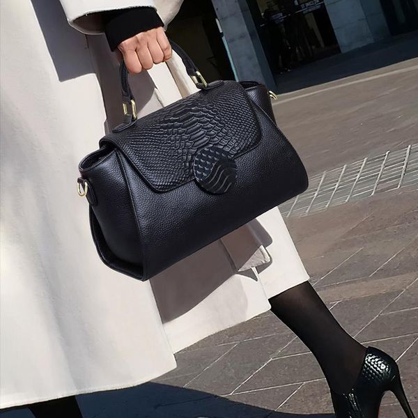 shoulder bags genuine leather handbags 2021 trendy layer cowhide large capacity messenger bag ladies handbag wild swallow
shoulder bags genuine leather handbags 2021 trendy layer cowhide large capacity messenger bag ladies handbag wild swallow