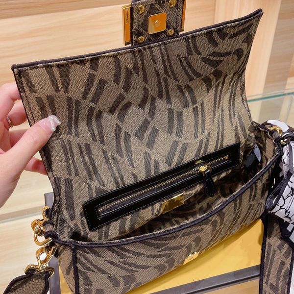 classic baguette bag women crossbody bags irregular letters ff printing magnetic buckle closure gold metal removable shoulder strap
classic baguette bag women crossbody bags irregular letters ff printing magnetic buckle closure gold metal removable shoulder strap
