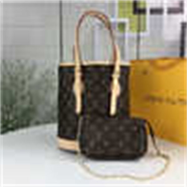 cross brand designer body luxury m42238 bags new style shoulder round barrel bag handles female bag totes handbags iconic bag clutches e
cross brand designer body luxury m42238 bags new style shoulder round barrel bag handles female bag totes handbags iconic bag clutches e