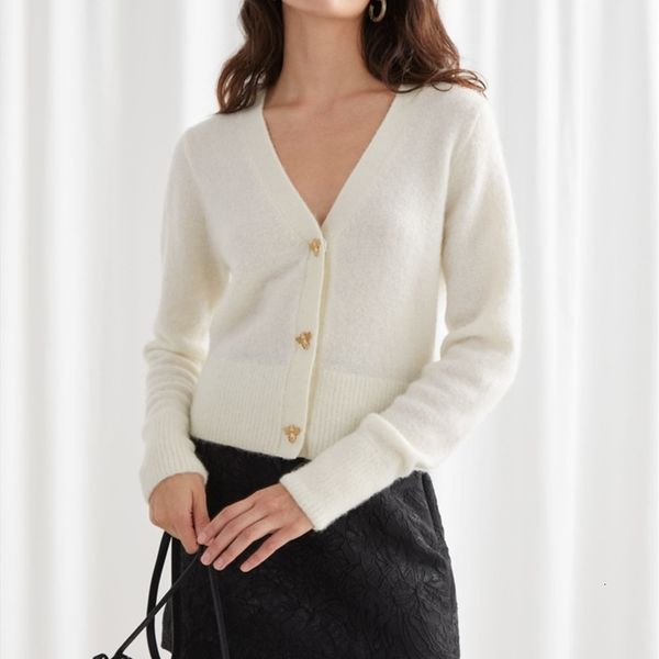 sweaters womne bee buttons knit cardigan ladies v-neck single-breasted sweater coat female slim knitwear 2021 early spring, White;black
sweaters womne bee buttons knit cardigan ladies v-neck single-breasted sweater coat female slim knitwear 2021 early spring, White;black
