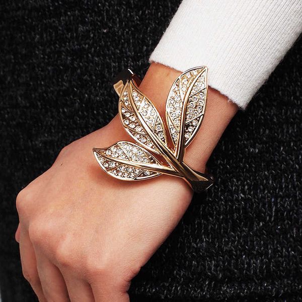 manilai punk alloy leaf statement cuff bangle for women beautiful rhinestone bangle bracelets fashion accessories jewelry q0717, Black
manilai punk alloy leaf statement cuff bangle for women beautiful rhinestone bangle bracelets fashion accessories jewelry q0717, Black