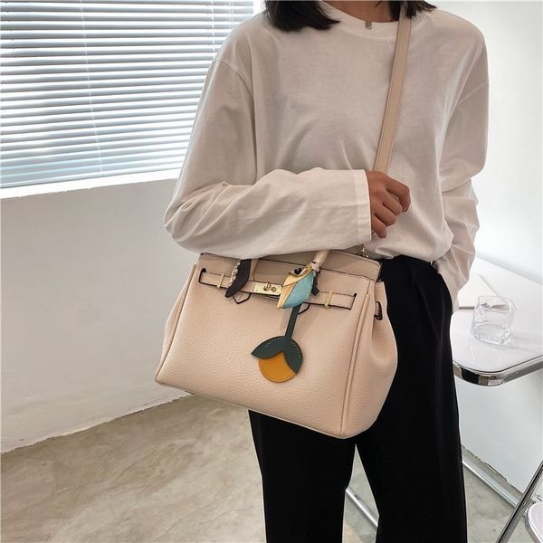 2021 new bridesmaid kelly lychee pattern hand fashion temperament one shoulder messenger bag
2021 new bridesmaid kelly lychee pattern hand fashion temperament one shoulder messenger bag