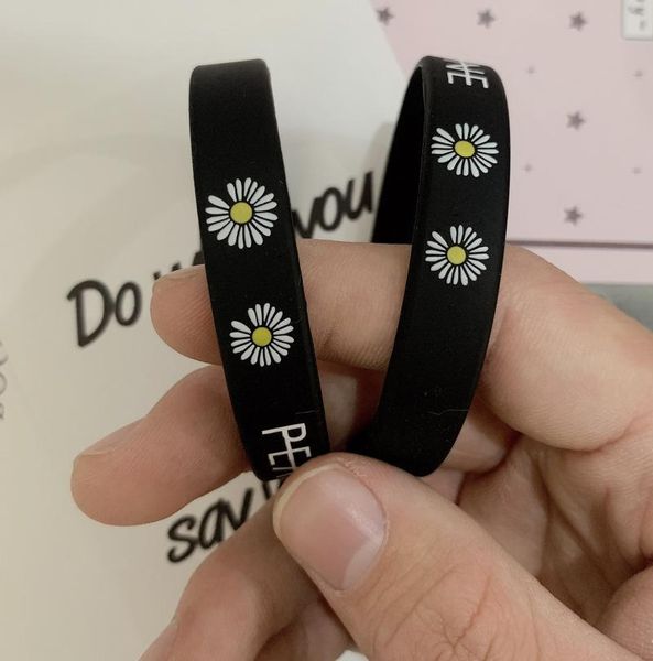 charm bracelets fashion sunflower printing charms couple silicone bracelet for women daisy wristband jewelry gift drop in stock, Golden;silver
charm bracelets fashion sunflower printing charms couple silicone bracelet for women daisy wristband jewelry gift drop in stock, Golden;silver