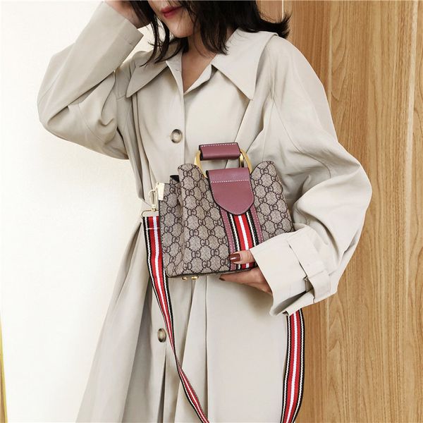 80% off outlet store urban simple handbag women's autumn and winter new single shoulder versatile messenger factory online sale, Black;red
80% off outlet store urban simple handbag women's autumn and winter new single shoulder versatile messenger factory online sale, Black;red