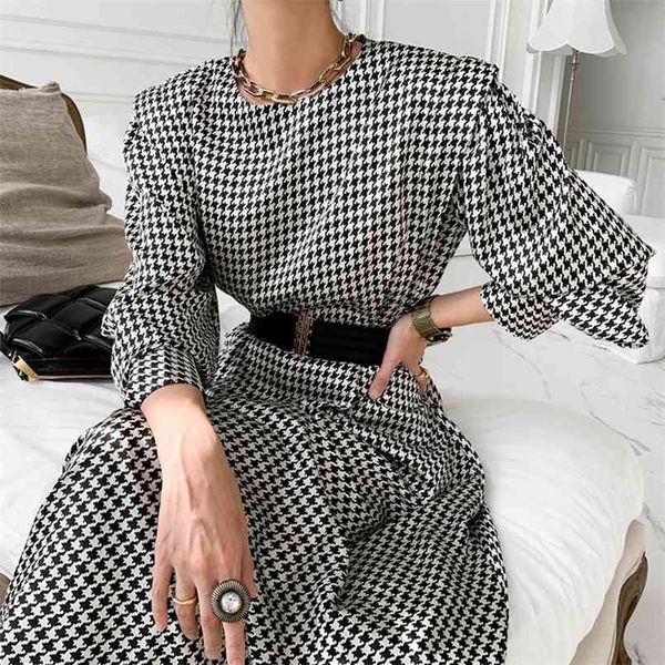 korean elegant retro o neck stitching lantern sleeve dress for women black and white houndstooth long dresswith belt 210508, Black;gray
korean elegant retro o neck stitching lantern sleeve dress for women black and white houndstooth long dresswith belt 210508, Black;gray