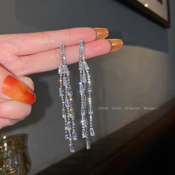 925 silver needle fashion fashion design diamond zircon geometric tassel earrings net red temperament personality earrings
925 silver needle fashion fashion design diamond zircon geometric tassel earrings net red temperament personality earrings