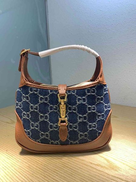 2021 niche design jackie 1961 mini horse buckle old flower denim messenger bag french leather underarm luxuryss designerss yw
2021 niche design jackie 1961 mini horse buckle old flower denim messenger bag french leather underarm luxuryss designerss yw