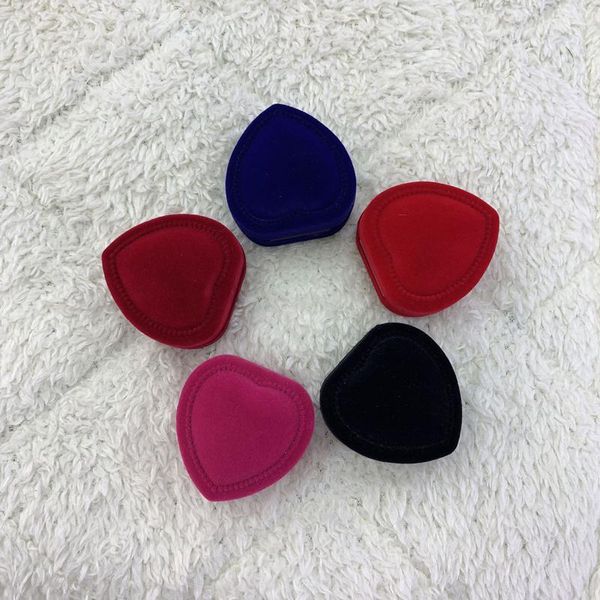 gift wrap 1pc flannel luxury velvet heart shaped ring boxes engagement wedding display box jewellery case 4.8x4.8x3.5cm
gift wrap 1pc flannel luxury velvet heart shaped ring boxes engagement wedding display box jewellery case 4.8x4.8x3.5cm