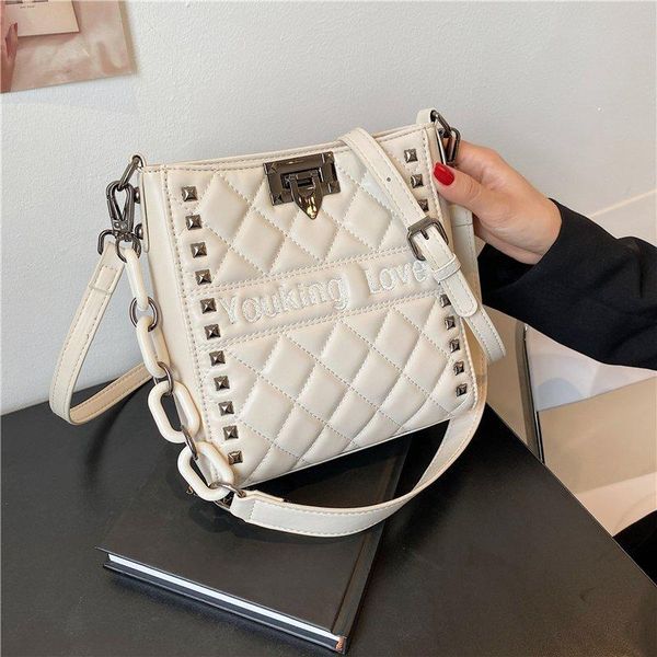 evening bags rivets design pu leather chain small crossbody for women 2021 summer lady shoulder handbag fashion purses
evening bags rivets design pu leather chain small crossbody for women 2021 summer lady shoulder handbag fashion purses