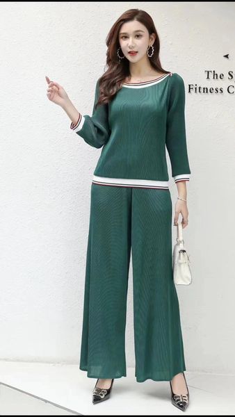 dresses miyake fold three quarter slash neck t-shirt + wide leg pants patchwork black suit, White
dresses miyake fold three quarter slash neck t-shirt + wide leg pants patchwork black suit, White