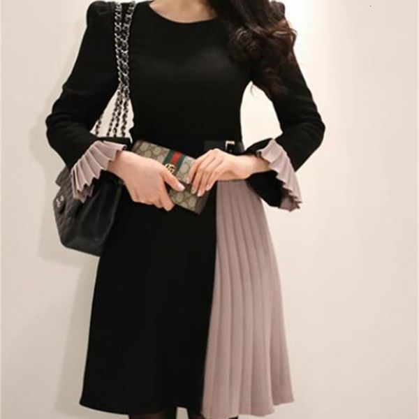 autumn and winter korean temperament round neck long-sleeved waist slimming color, Black;gray
autumn and winter korean temperament round neck long-sleeved waist slimming color, Black;gray