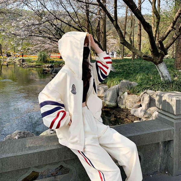 sportswear women's korean striped hooded white short sweater et loose legged casual two piece suit, Gray
sportswear women's korean striped hooded white short sweater et loose legged casual two piece suit, Gray