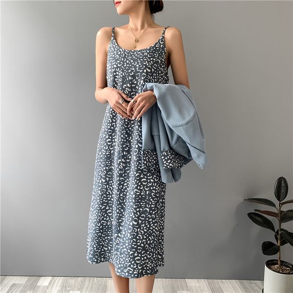 casual dresses spring for the women 2021 french vintagespaguete girdle chiffon elegant summer feminine, Black;gray
casual dresses spring for the women 2021 french vintagespaguete girdle chiffon elegant summer feminine, Black;gray