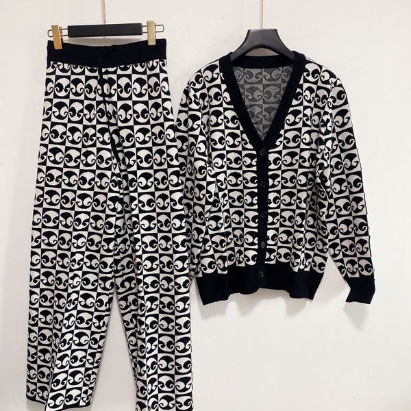 2021 autumn winter v neck long sleeve print coat and long pants brand same style 2 pieces sets women's 0918-16, White
2021 autumn winter v neck long sleeve print coat and long pants brand same style 2 pieces sets women's 0918-16, White