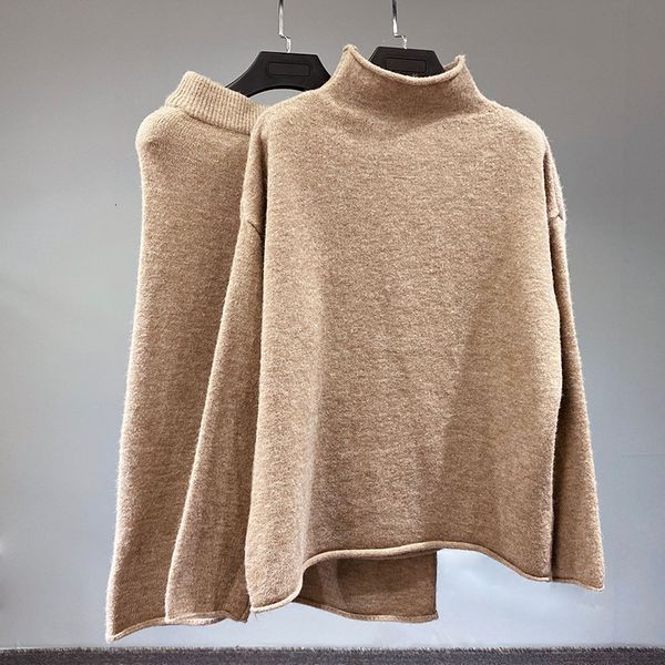 2 female piece, knitted or crocheted skirts define solid pullover of large feminine dimensions, Black
2 female piece, knitted or crocheted skirts define solid pullover of large feminine dimensions, Black