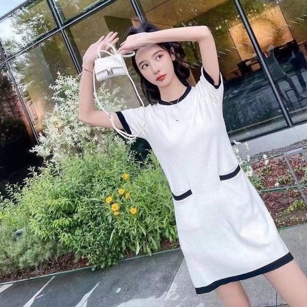 women's t-shirt 2021 summer design embroidered letters lady - like knit dress, White
women's t-shirt 2021 summer design embroidered letters lady - like knit dress, White
