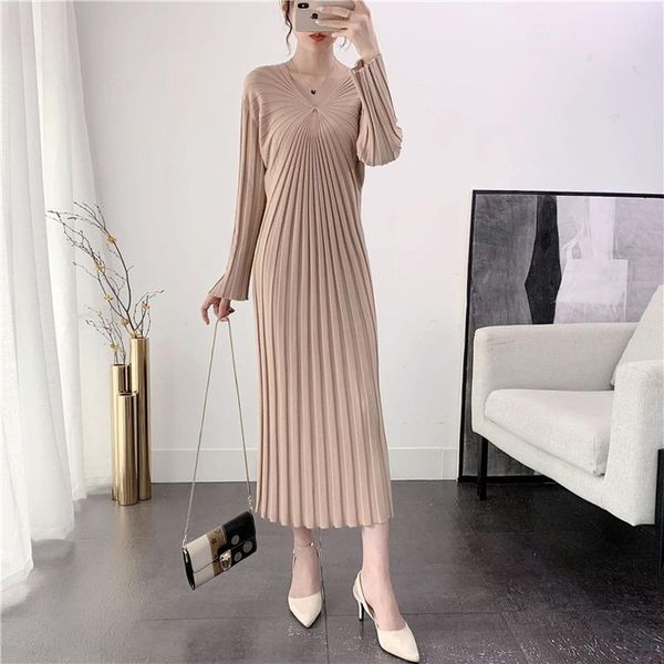 casual dresses ladies pure color knitted dress 2021 fashion autumn and winter wear temperament long sleeve v-neck sweater women, Black;gray
casual dresses ladies pure color knitted dress 2021 fashion autumn and winter wear temperament long sleeve v-neck sweater women, Black;gray