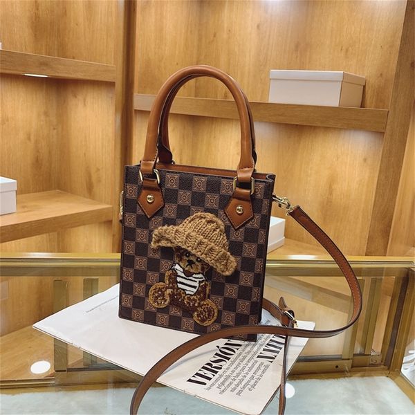 2022 factory wholesale new small fashion embroidery knitted bear single shoulder messenger portable foreign style simple korean women's
2022 factory wholesale new small fashion embroidery knitted bear single shoulder messenger portable foreign style simple korean women's