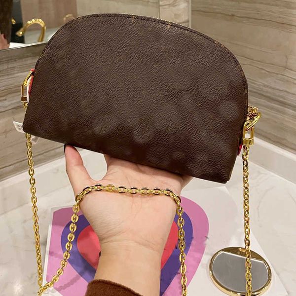 designer luxury bag women shoulder bags discoloration middle ancient shells bag with a small mirror detachable gold chai women's leathe
designer luxury bag women shoulder bags discoloration middle ancient shells bag with a small mirror detachable gold chai women's leathe