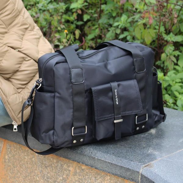 shoulder bag nylon material handbag large capacity travel cross 2021 men's leisure soft men casual tote versatile zipper duffel bags
shoulder bag nylon material handbag large capacity travel cross 2021 men's leisure soft men casual tote versatile zipper duffel bags