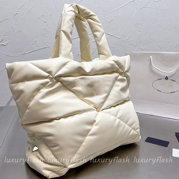 2022 latest designer women tote cotton handbags high-quality shouler purse large-capacity shopping bags with letters vintage winter fashion
2022 latest designer women tote cotton handbags high-quality shouler purse large-capacity shopping bags with letters vintage winter fashion