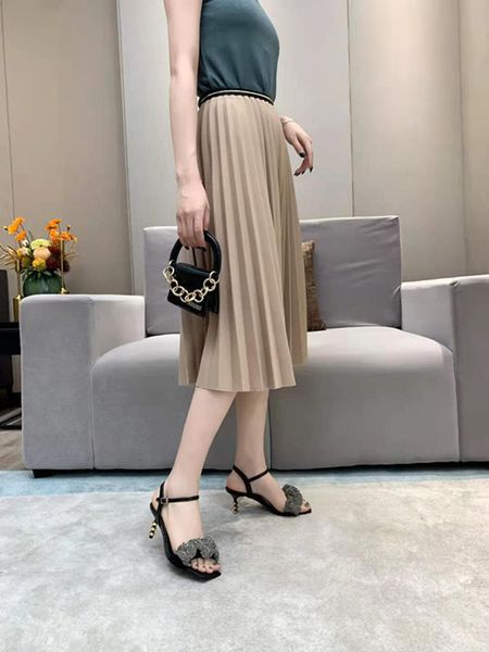 2021 sandal woman high heel diamond high-end quality of leather buckles a word belt fashion 1, Black
2021 sandal woman high heel diamond high-end quality of leather buckles a word belt fashion 1, Black
