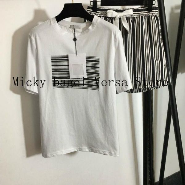 women's tracksuits 2021 luxury design stripe versatile short sleeve t-shirt + black and white vertical high waist casual shorts suit, Gray
women's tracksuits 2021 luxury design stripe versatile short sleeve t-shirt + black and white vertical high waist casual shorts suit, Gray