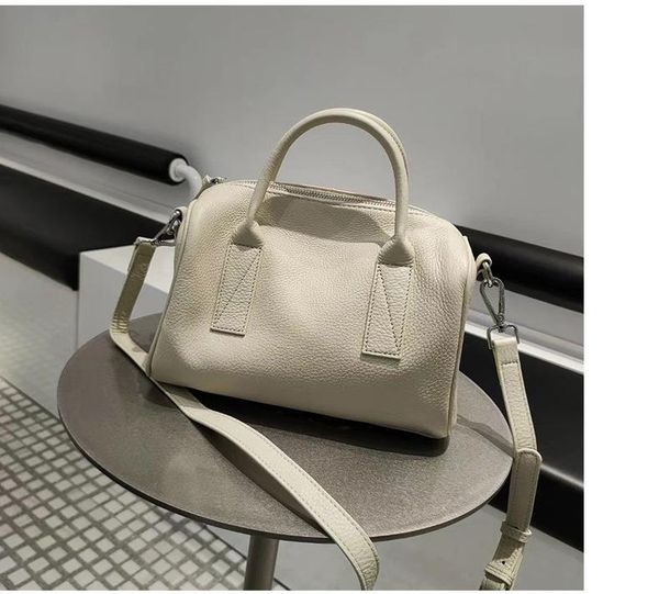 evening bags 2021 leather female bag head layer cowhide single-shoulder messenger boston
evening bags 2021 leather female bag head layer cowhide single-shoulder messenger boston