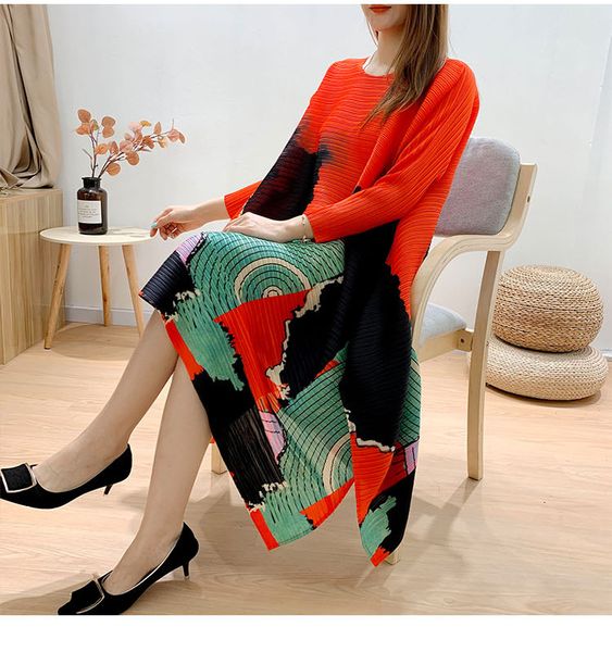 sell miyake fold neck printed the dress from three quarters line stock, Black;gray
sell miyake fold neck printed the dress from three quarters line stock, Black;gray