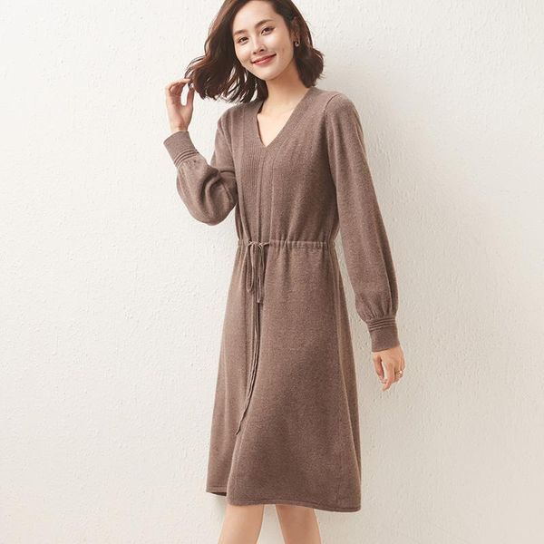 casual dresses winter pure cashmere v-neck knitted sweater woman knee length bandage dress with belt puff sleeve long elegant, Black;gray
casual dresses winter pure cashmere v-neck knitted sweater woman knee length bandage dress with belt puff sleeve long elegant, Black;gray