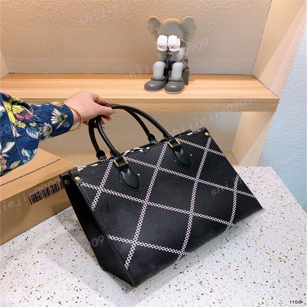 2022 genuine leather luxury designers bags cosmetics women clutches wallets shoulder handbags
2022 genuine leather luxury designers bags cosmetics women clutches wallets shoulder handbags