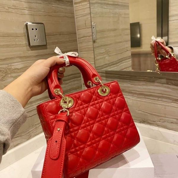 d 2021 casual and fashionable hand-held slung one shoulder women's bag leather princess handbag b429
d 2021 casual and fashionable hand-held slung one shoulder women's bag leather princess handbag b429