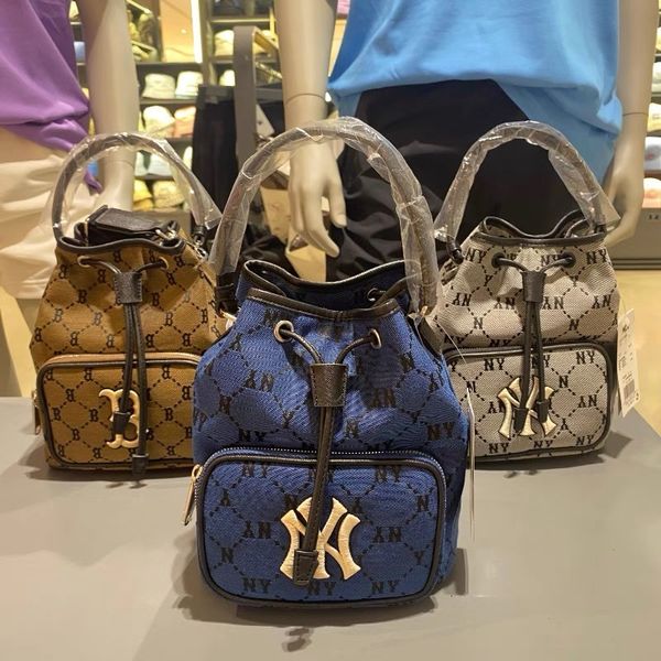 handbag korea 2021 autumn and winter old flower bucket bag tide brand leisure full standard portable messenger female
handbag korea 2021 autumn and winter old flower bucket bag tide brand leisure full standard portable messenger female
