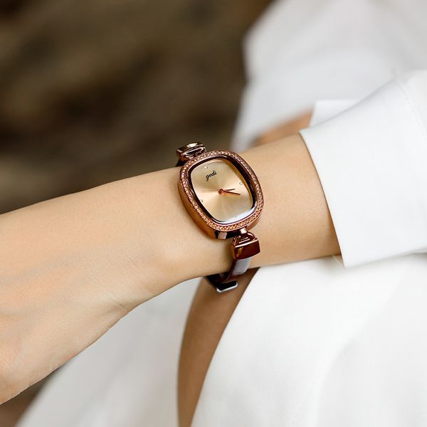 gedi 2021 new women's oval creative small art simple temperament watch women, Slivery;brown
gedi 2021 new women's oval creative small art simple temperament watch women, Slivery;brown